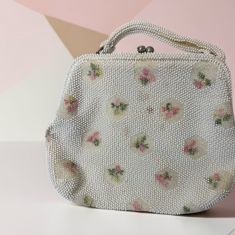 Mid-Century Lumured Petite Bead with Matching Coin Purse/Compact Easter Purse!